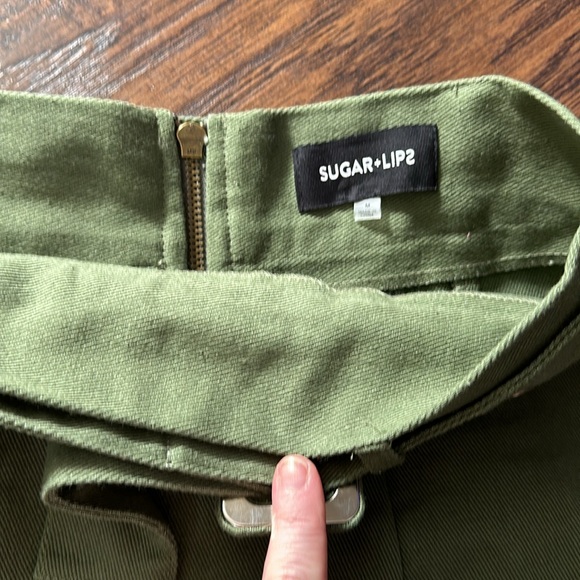 Green sugar and lips mini skirt with gold zipper - Picture 2 of 3